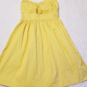 Sweetheart neckline yellow dress